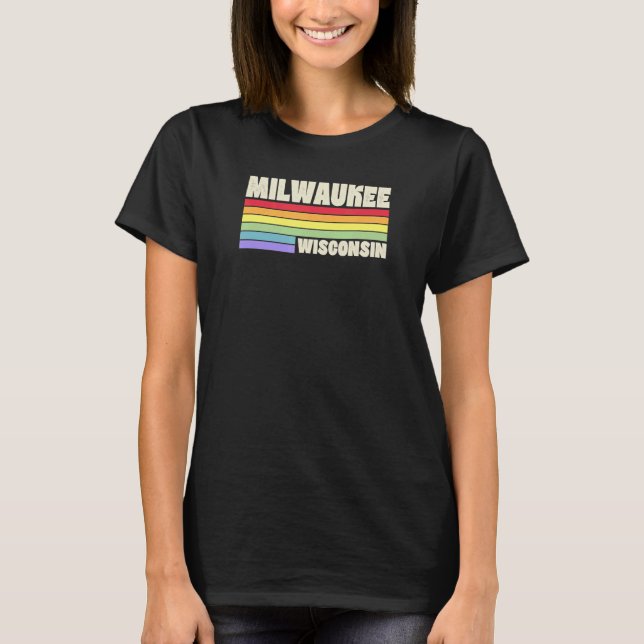 Milwaukee Wisconsin Pridet Rainbow Flagga M T Shirt (Framsida)