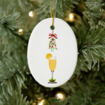 Mimosas och Mistletoe-jul Julgransprydnad Keramik<br><div class="desc">Mistletoe bunden med ett rött band hänger ner över ett mimosaglas för att hedra minnet av ett särskilt tillfälle vid dessa julprydnader. Underbar för en brunch för jul eller helgdag eller en mimosas och mistletoe party! Tillgängligt med matchande produkter.</div>