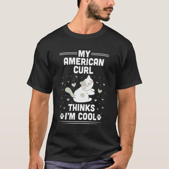 Min amerikanska curl-katt tycker jag är cool t shirt (Framsida)