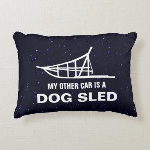 Min andra bil är en dogslad prydnadskudde