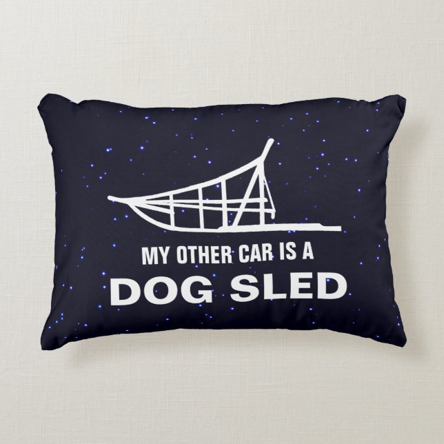 Min andra bil är en dogslad prydnadskudde (Framsidan)