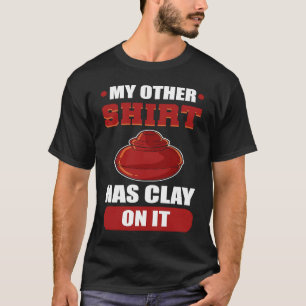Min andre har Clay på det. T Shirt