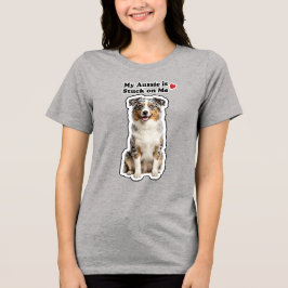 Min Aussie är fast på mig Söt hundälskare T Shirt