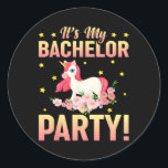 Min Bachelor Party Bröllop Marskalkars Funny Bri Runt Klistermärke<br><div class="desc">Det är min Bachelor Party Bröllop Marskalkars Funny Möhippa Manar</div>