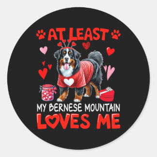 Min Bernese Mountain älskar åtminstone mig på Alla Runt Klistermärke