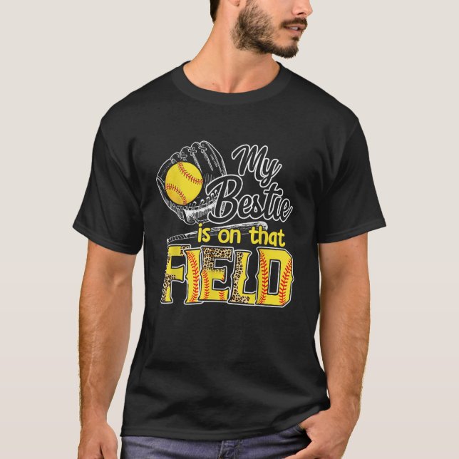 Min Bestie är på Fält-softball Leopard T Shirt (Framsida)