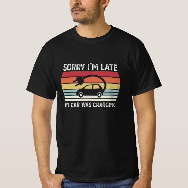 Min bil laddade upp Funny Electric Fordon EV Gift T Shirt (Framsida)