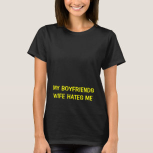 MIN BOYFRIENDS VÄLDIGA HATER MIG TEE SHIRT