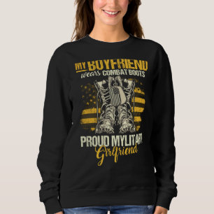 Min Boyvän Wears Combat Boots Militära Girlfrie T Shirt