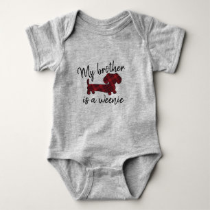 Min bror är en ynkrygg - Wiener Dog Röd Plaid T Shirt