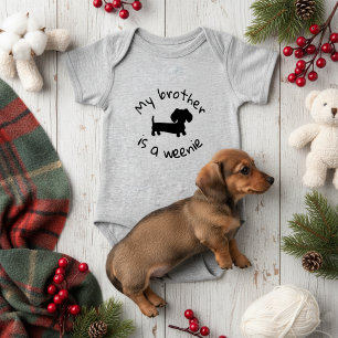 Min bror är en ynkrygg - Wiener Hund Babypresent T Shirt