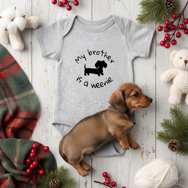 Min bror är en ynkrygg - Wiener Hund Babypresent T Shirt (My brother is a weenie dog)