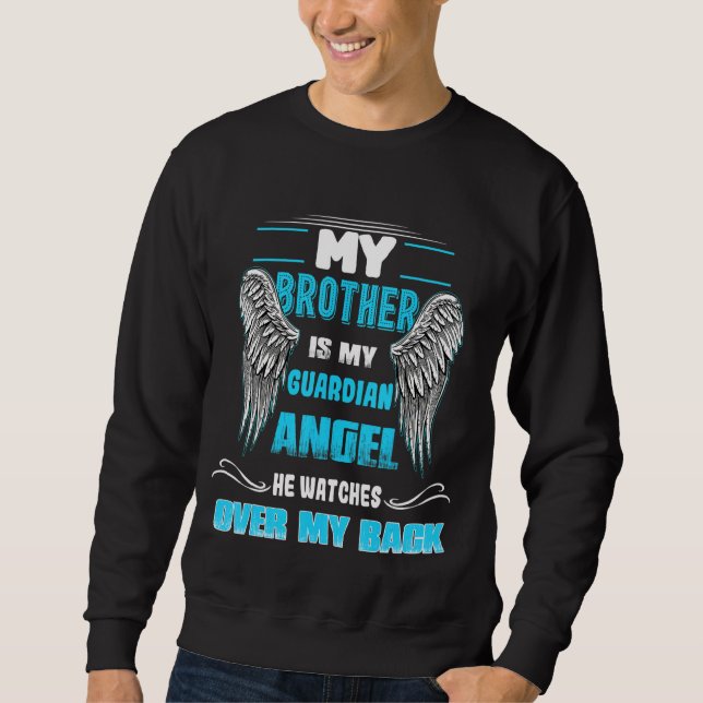 Min bror är min beskyddarängel han tittar över min lång ärmad tröja (Framsida)