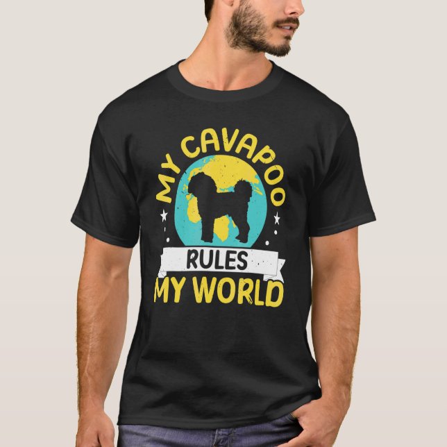 Min Cavapoo Styr Min Värld Hund Valp Ägare T Shirt (Framsida)
