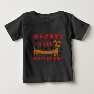Min dachshund går överallt på mig tee