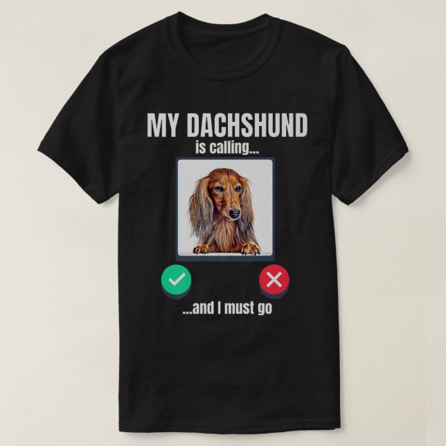 Min Dachshund ringer och jag måste gå länge. T Shirt (Design framsida)
