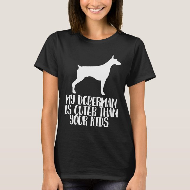 Min Doberman är roligare än dina barn T Shirt (Framsida)