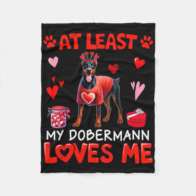 Min Dobermann älskar åtminstone mig Alla hjärtans  Fleecefilt (Framsidan)