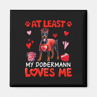 Min Dobermann älskar åtminstone mig Alla hjärtans  Magnet