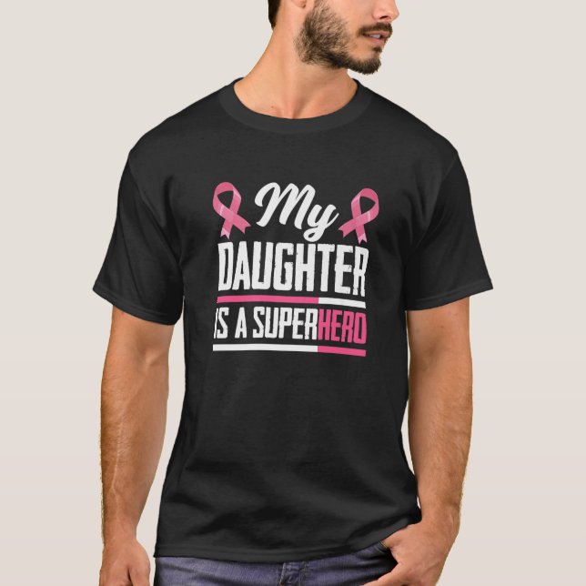 Min dotter är en superhjälte i Mamma Pappa Breast  T Shirt (Framsida)