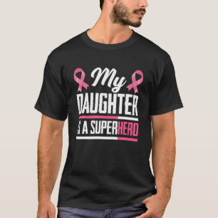 Min dotter är en superhjälte i Mamma Pappa Breast T Shirt