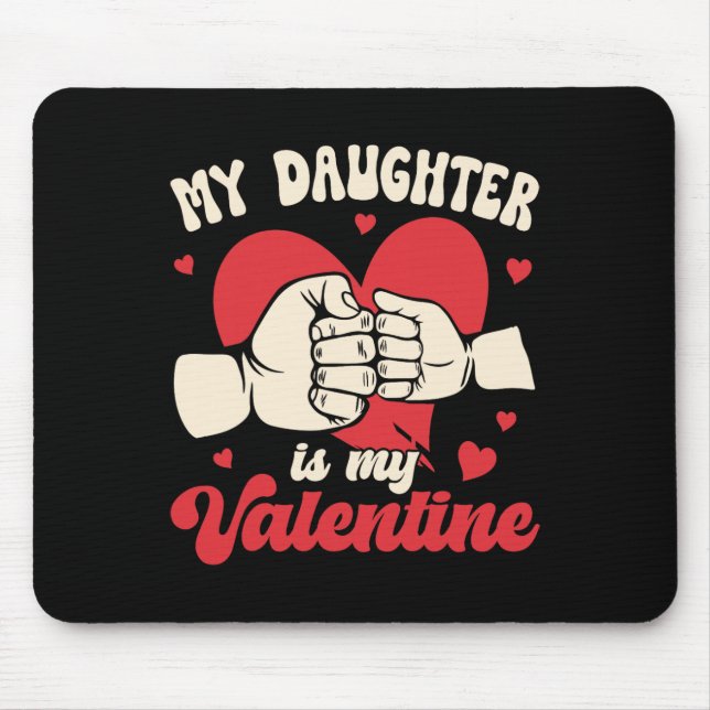 Min dotter är min valentin fistbump fadersdag musmatta (Framsidan)