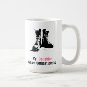 Min dotter ha på sig stridkängor kaffemugg