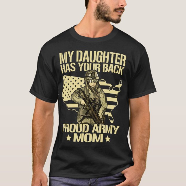 Min dotter har ryggen - Proud Army Mamma Milita T Shirt (Framsida)
