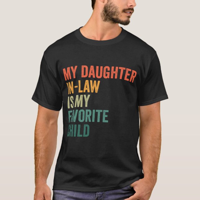 Min dotter i juridik är min favoritgåva till barn t shirt (Framsida)