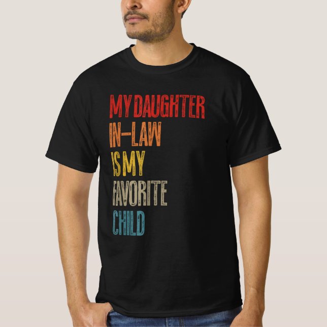 Min dotter i juridik är mitt favoritbarn t shirt (Framsida)