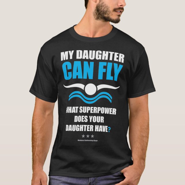 Min dotter kan flyga supermaktens Mamma Pappa Simm T Shirt (Framsida)
