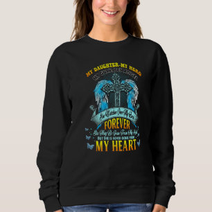 Min dotter, min Guardian Angel, hon tittar över mi T Shirt