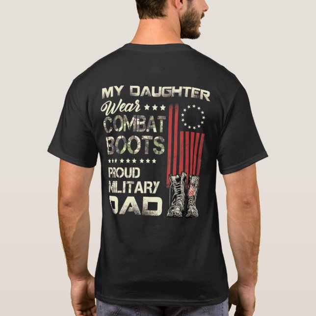 Min dotter Wears Combat Boots Proud Military Pappa T Shirt (Baksida)