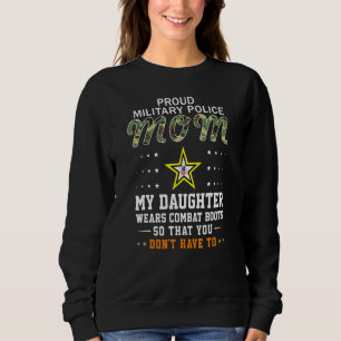 Min dotter Wears Combat Boots Proud Mp Militär P T Shirt