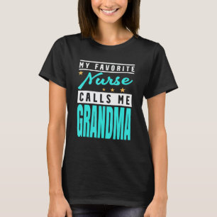 Min favorit sjuksköterska kallar mig mormor Sjuks T Shirt