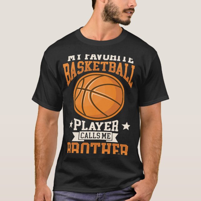 Min favoritbasketspelare kallar mig Brother Bas T Shirt (Framsida)