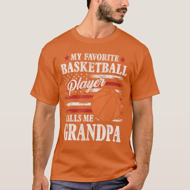 Min favoritbasketspelare kallar mig farfar USA T Shirt (Framsida)