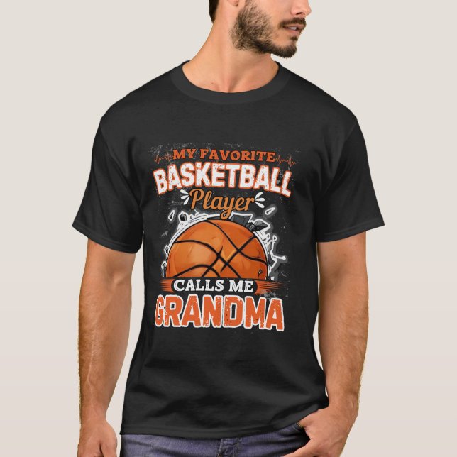 Min favoritbasketspelare kallar mig Grandma Bas T Shirt (Framsida)