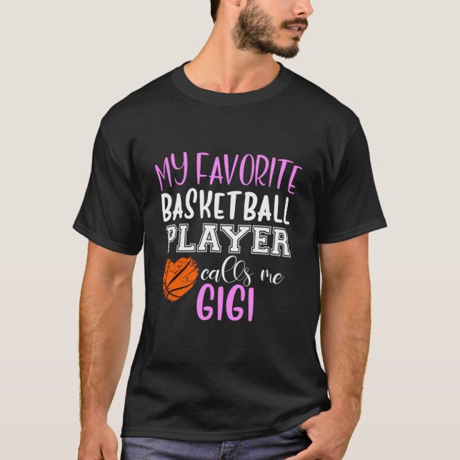 Min favoritbasketspelare ringer mig Gigi T Shirt (Framsida)