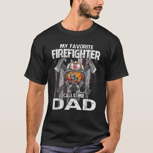 Min favoritbrandman kallar mig Pappa T Shirt (Framsida)