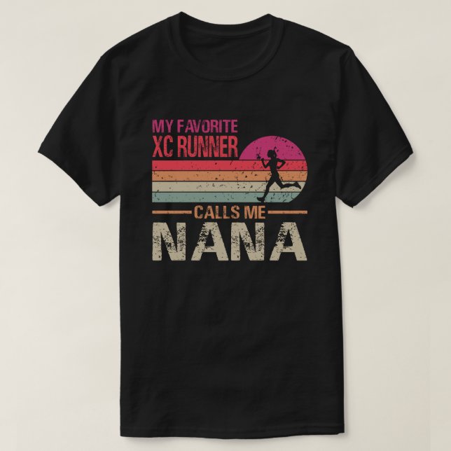Min favoritCrossa country Springer kallar mig Nana T Shirt (Design framsida)