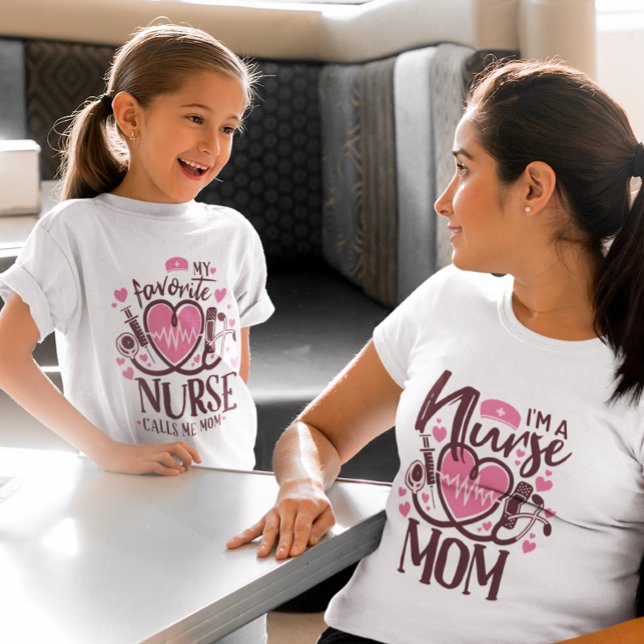 MIN FAVORITE NURSE KALLAR MIG MAMMA T SHIRT (Skapare uppladdad)