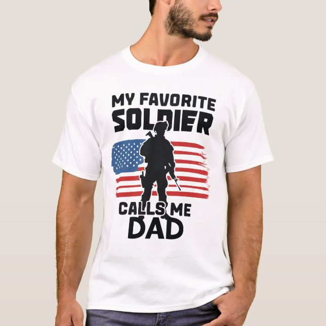 MIN FAVORITE SOLDIER KALLAR MIG PAPPA T SHIRT (Framsida)