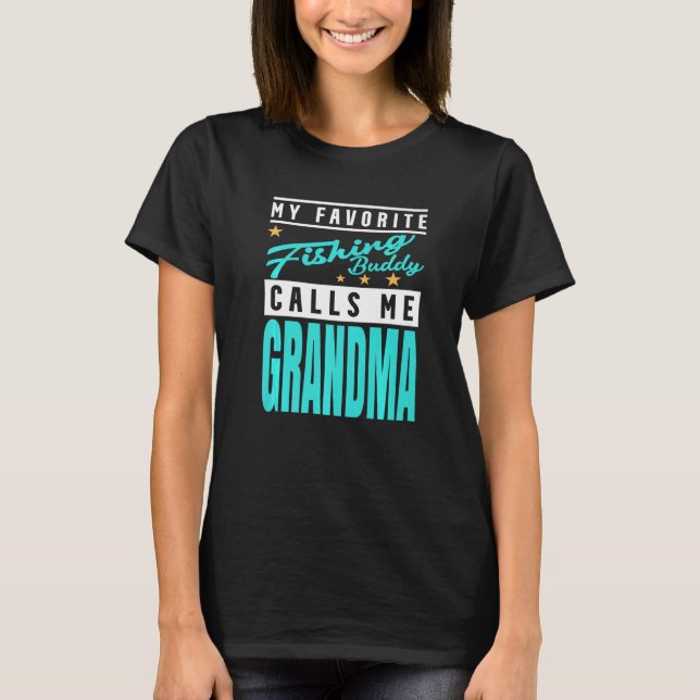 Min favoritfiskebuddy kallar mig Grandma Fishing T Shirt (Framsida)