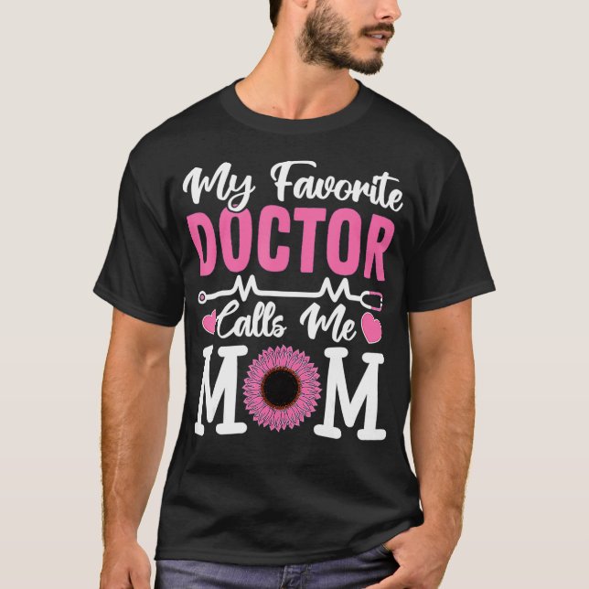 Min favoritgrupp Doktor kallar mig Mamma Funny Dok T Shirt (Framsida)