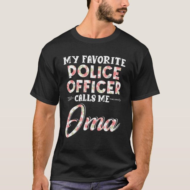 Min favoritpolis kallar mig Oma Blommigt T Shirt (Framsida)