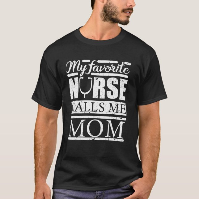 Min favoritsjuksköterska kallar mig Mamma Nurse T  T Shirt (Framsida)