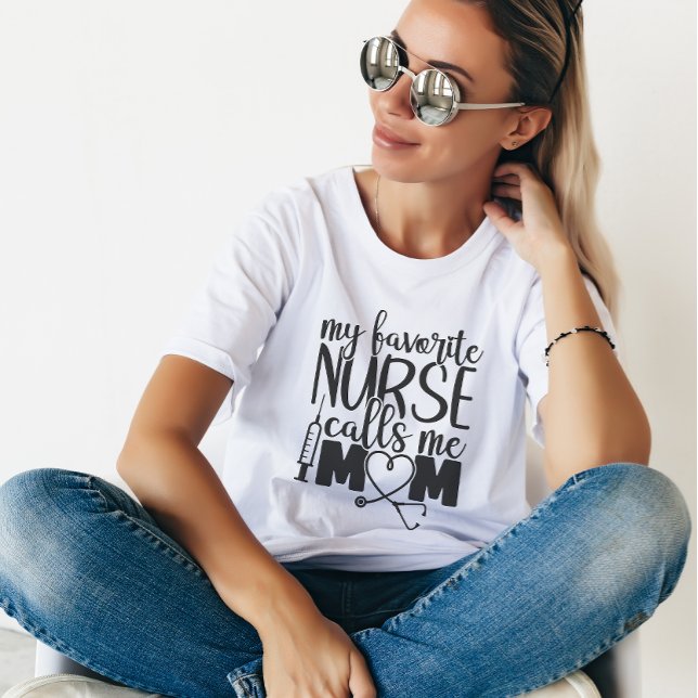 Min favoritsjuksköterska kallar mig Mamma - T-shir T Shirt (My favorite Nurse - T-shirt)