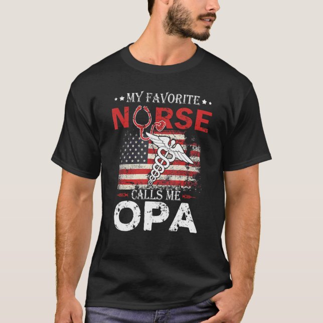 Min favoritsjuksköterska kallar mig Opa Stethospol T Shirt (Framsida)
