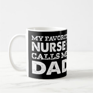 Min favoritsköterska kallar mig Pappa Funny Far Gi Kaffemugg